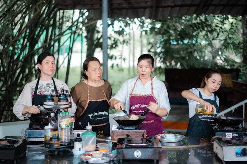 Ya's team at the woks